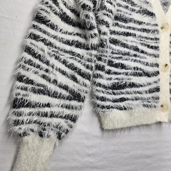 Cozy Striped Women's Cardigan - Picture 6 of 9